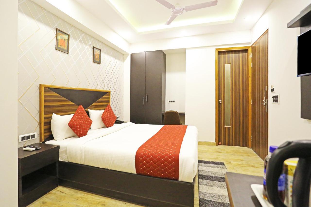 Hotel La Casa Delhi Airport Нью-Дели Экстерьер фото