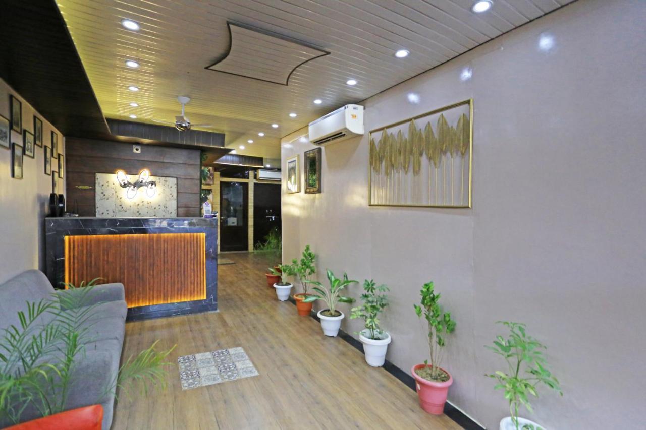 Hotel La Casa Delhi Airport Нью-Дели Экстерьер фото