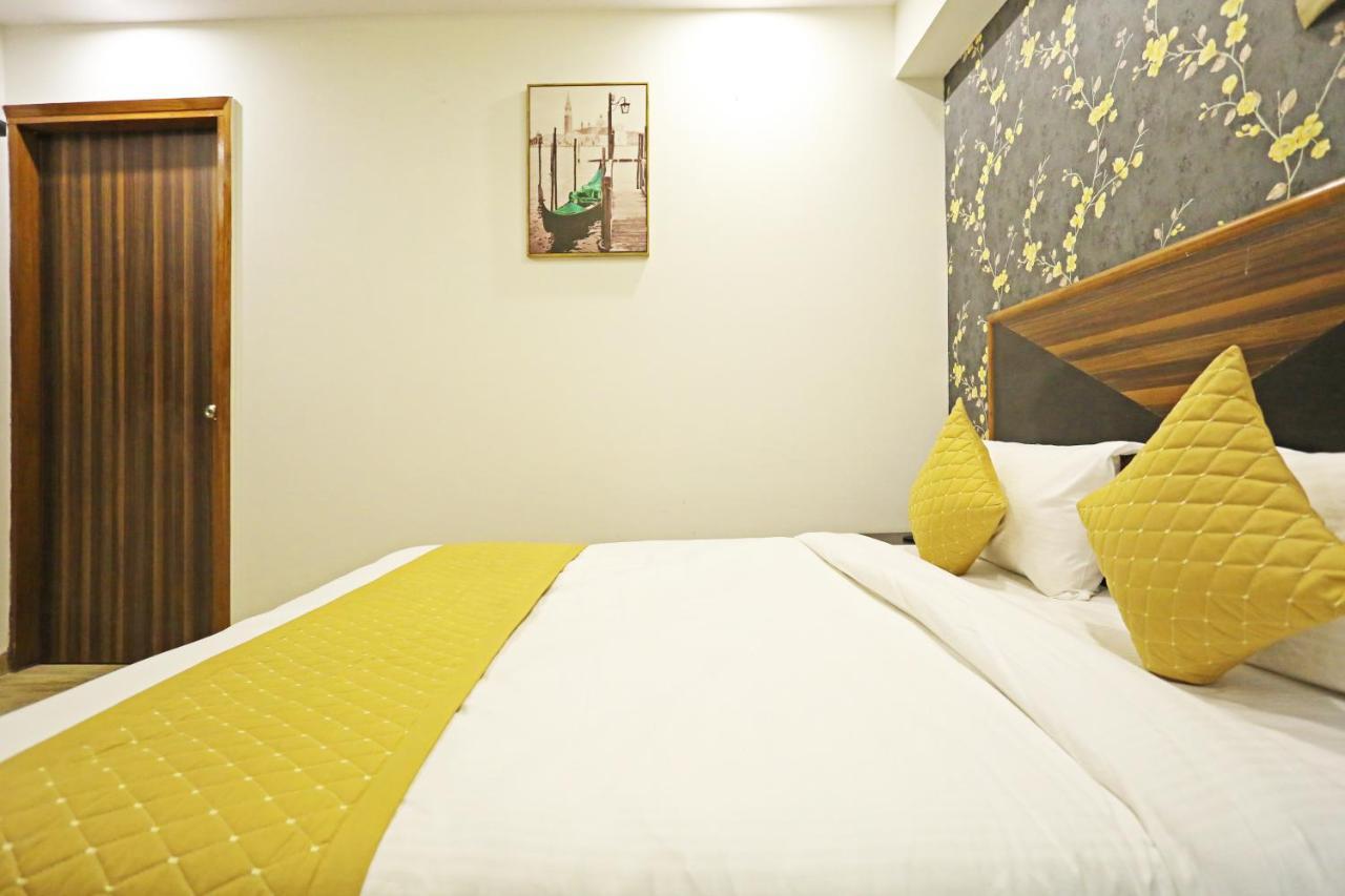 Hotel La Casa Delhi Airport Нью-Дели Экстерьер фото