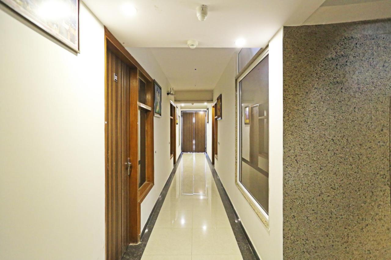 Hotel La Casa Delhi Airport Нью-Дели Экстерьер фото